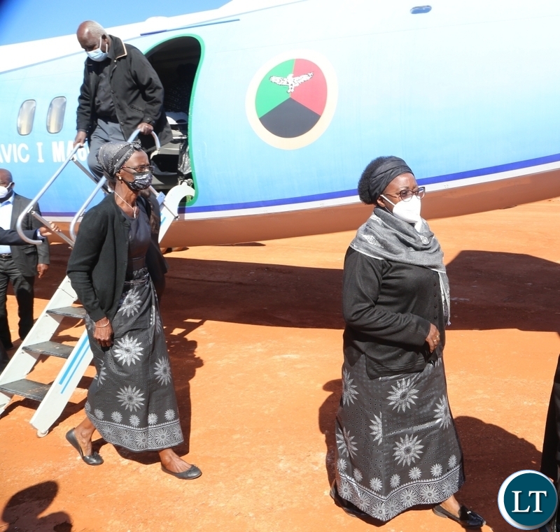 Late first Zambian President Kenneth Kaunda's children Col. Panji Kaunda and Cheswa Kaunda Silwizya arrived at Muchinga Airtrip during the arrival of the remains of the late first Zambian President Kenneth Kaunda 