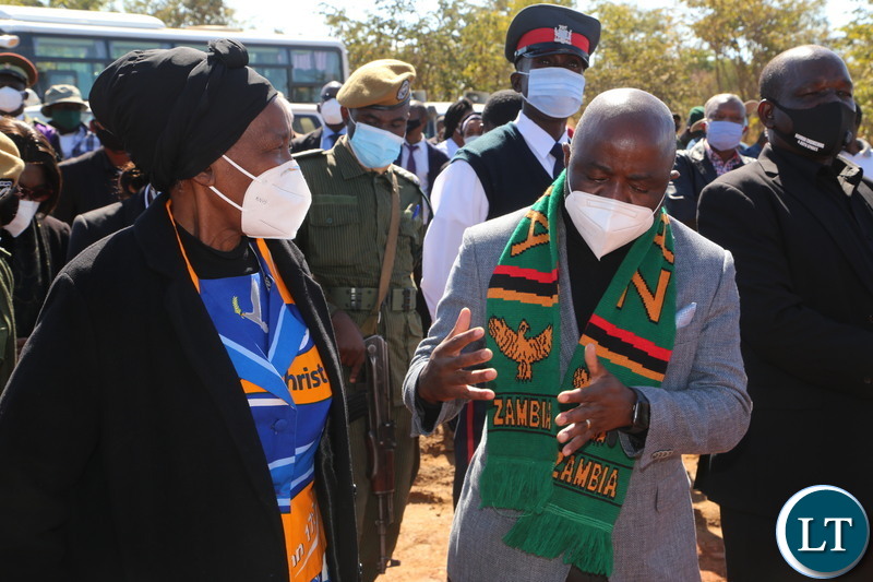 Vice President Inonge Wina confers with PF MCC Stephen Kampyongo at Muchinga Airtrip during the arrival of the remains of the late first Zambian President Kenneth Kaunda 