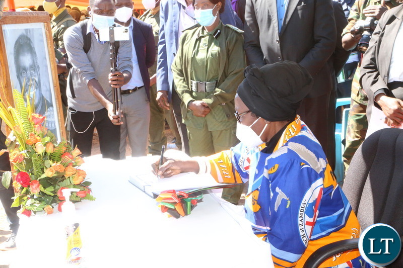 Vice President Inonge Wina singing the book condolences during the funeral service of the late first Zambian President Kenneth Kaunda at lubwa mission school ground in Chinsali 