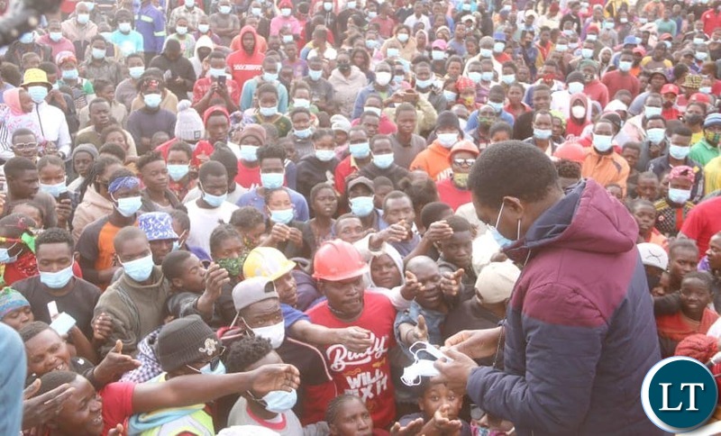 HH distributing face masks to people in Lusaka's Meanwood Ndeke area.