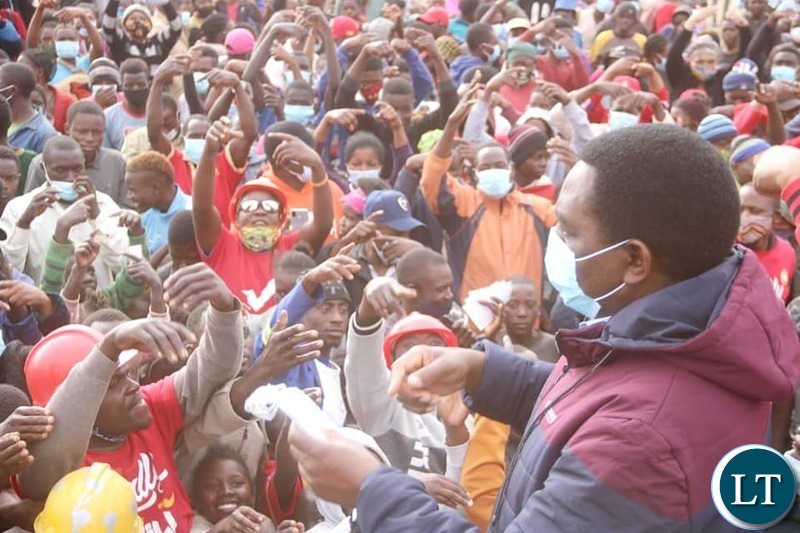 HH distributing face masks to people in Lusaka's Meanwood Ndeke area.