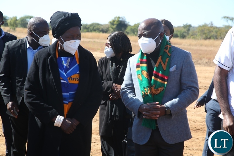 Vice-President ,Inonge Wina confers with Former Minister of Home Affairs ,Stephen Kampyongo when body of late the First President of Zambia Dr.Kenneth kaunda was taken to the province capital.