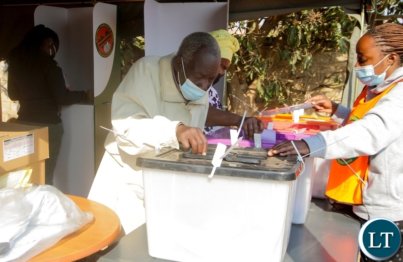 Senior citizen casting his vote at Mansa Council Guest House polling station in Bahati constituency.