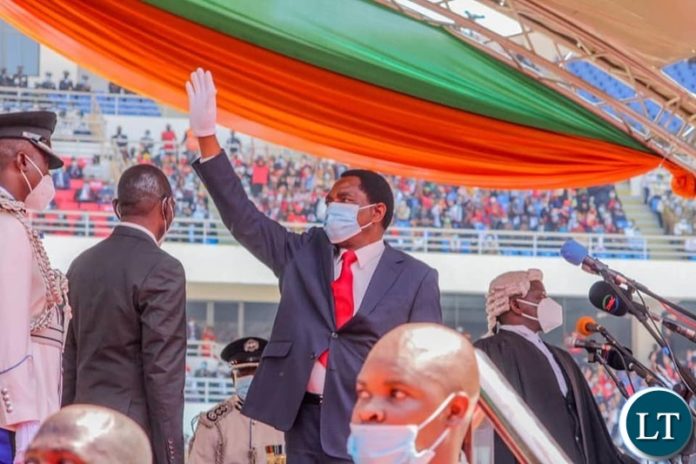 HH waving to the crowd during his inauguration