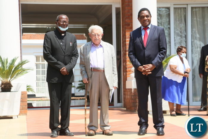 President Hakainde Hichilema having a light moment with former Lusaka Archbishop Telesphare Mpundu (l) and Veteran Politician and Freedom fighter Simon Zukas when they called on the President at State House. Thursday, September 16, 2021. Picture by ROYD SIBAJENE ZANIS