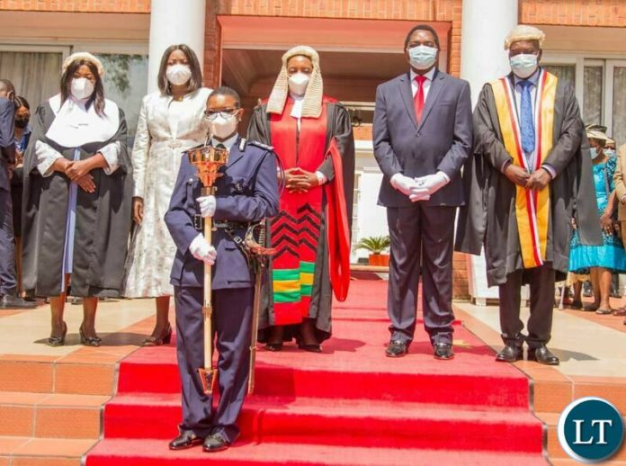 Parliamentary presiding officers led by new Speaker Hon. Nelly Muti, First Deputy, Attractor Malungo Chisangano and Second Deputy Speaker, Moses Frank Moyo pose for a picture with President Hakainde Hichilema and Vice President, Mutale Nalumango at State House. Parliamentary presiding officers led by new Speaker Hon. Nelly Muti, First Deputy, Attractor Malungo Chisangano and Second Deputy Speaker, Moses Frank Moyo pose for a picture with President Hakainde Hichilema and Vice President, Mutale Nalumango at State House.
