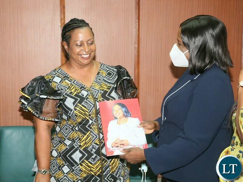 Vice President Mutale Nalumango showing the congartulations card received from the Wife of Zambia Airforce Commandant Sharmaine Barry during the courtesy call of the Service Chiefs spouses at her office