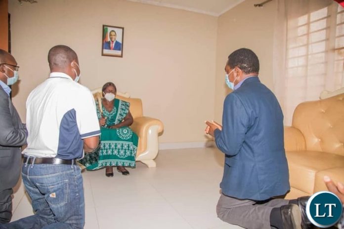 HH paying a courtesy call on Chief Nyamphande of the Nsenga speaking people of Lusangazi district.