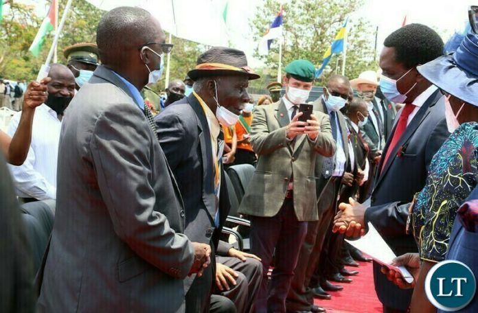 President Hakainde Hichilema confers with freedom fighters during the remembrance day of the first World War at the Cenotaph in Lusaka yesterday. Sunday, November 14, 2021. Picture by ROYD SIBAJENE/ZANIS President Hakainde Hichilema confers with freedom fighters during the remembrance day of the first World War at the Cenotaph in Lusaka yesterday. Sunday, November 14, 2021. Picture by ROYD SIBAJENE/ZANIS