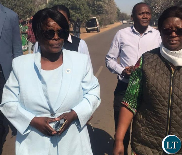 PF supporters  have show up at the DEC HQ to offer support to the former first lady