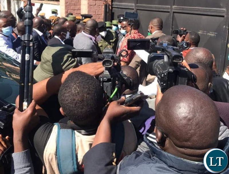 PF supporters offering solidarity to the first lady