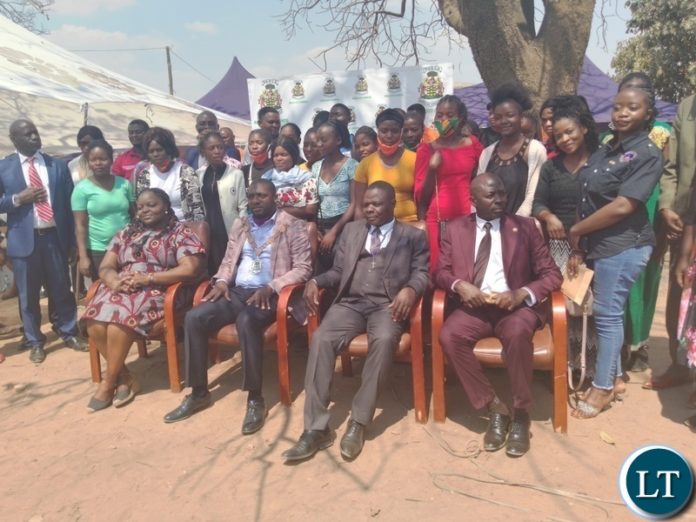 The handover ceremony of funds to institutions