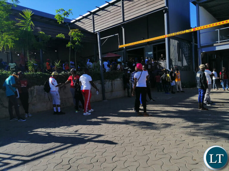 Hundreds of fans failed to enter Lusaka’s Woodlands Stadium despite having valid tickets, Stadium Full