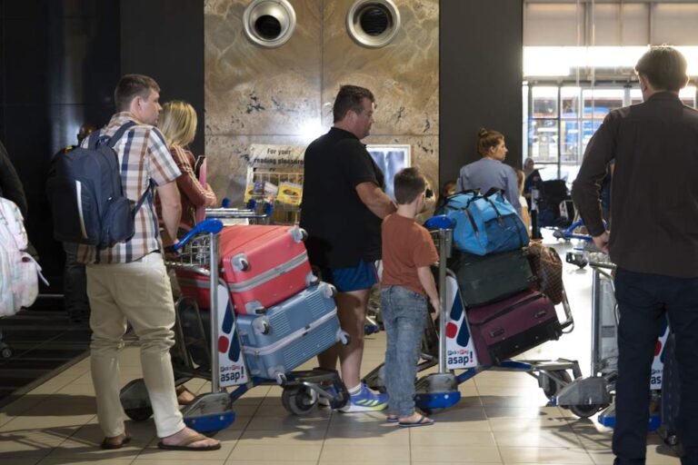 White Afrikaaners Given Refufee Status By Trump Land in Washington